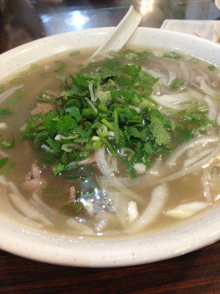 越南河內河粉：不錯吃~生意很好的市場小店~