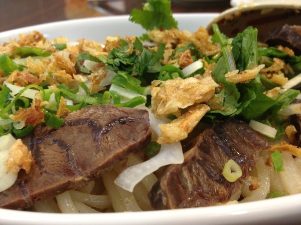 越南河內河粉：不錯吃~生意很好的市場小店~