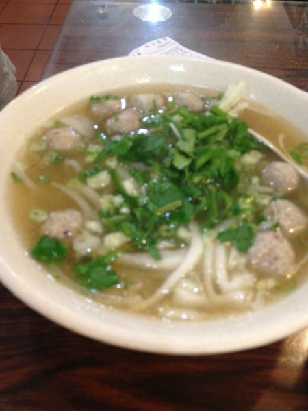 越南河內河粉：不錯吃~生意很好的市場小店~