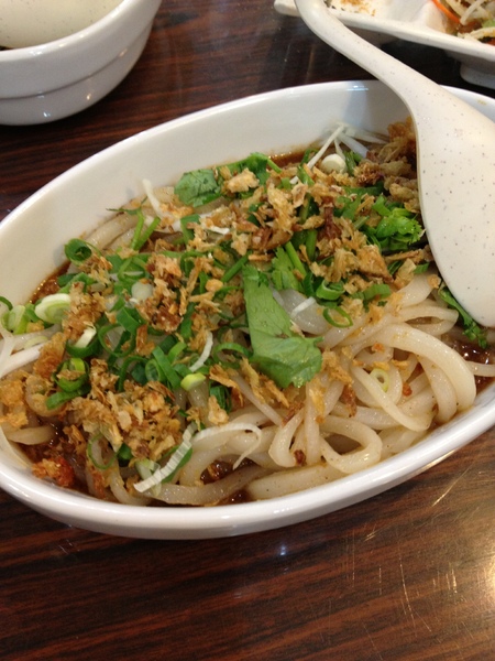 越南河內河粉：不錯吃~生意很好的市場小店~