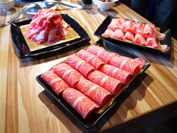 何善之紫銅鍋精緻涮肉(復興店)：＜台北｜松山｜火鍋＞寒流來襲～暖暖鴛鴦鍋豋場（酸菜白肉鍋＆麻辣鍋）