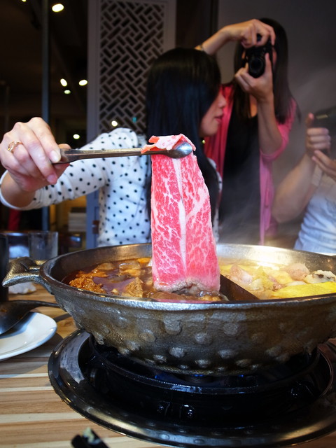 何善之紫銅鍋精緻涮肉(復興店)：＜台北｜松山｜火鍋＞寒流來襲～暖暖鴛鴦鍋豋場（酸菜白肉鍋＆麻辣鍋）