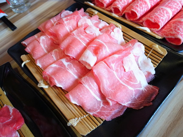 何善之紫銅鍋精緻涮肉(復興店)：＜台北｜松山｜火鍋＞寒流來襲～暖暖鴛鴦鍋豋場（酸菜白肉鍋＆麻辣鍋）