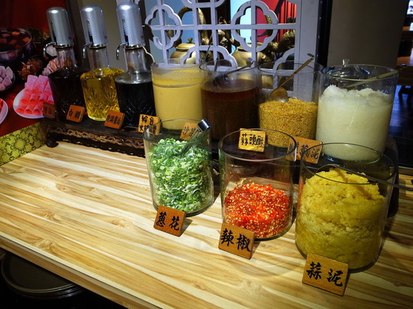 何善之紫銅鍋精緻涮肉(復興店)：＜台北｜松山｜火鍋＞寒流來襲～暖暖鴛鴦鍋豋場（酸菜白肉鍋＆麻辣鍋）