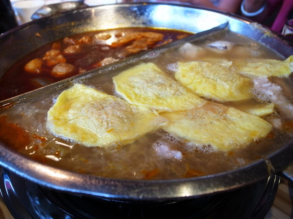 何善之紫銅鍋精緻涮肉(復興店)：＜台北｜松山｜火鍋＞寒流來襲～暖暖鴛鴦鍋豋場（酸菜白肉鍋＆麻辣鍋）