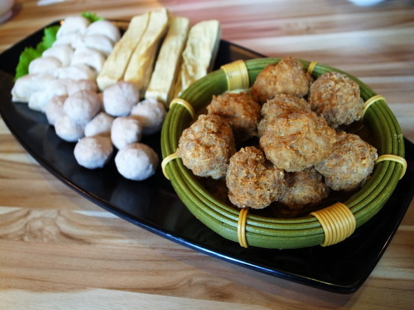 何善之紫銅鍋精緻涮肉(復興店)：＜台北｜松山｜火鍋＞寒流來襲～暖暖鴛鴦鍋豋場（酸菜白肉鍋＆麻辣鍋）