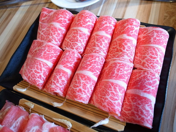 何善之紫銅鍋精緻涮肉(復興店)：＜台北｜松山｜火鍋＞寒流來襲～暖暖鴛鴦鍋豋場（酸菜白肉鍋＆麻辣鍋）