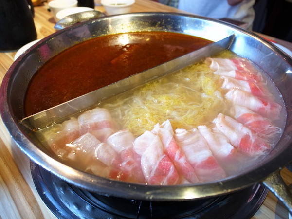 何善之紫銅鍋精緻涮肉(復興店)：＜台北｜松山｜火鍋＞寒流來襲～暖暖鴛鴦鍋豋場（酸菜白肉鍋＆麻辣鍋）