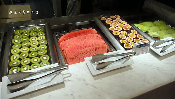 台北寒舍艾美酒店-探索廚房：【台北信義】超難訂位超夯BUFFET！台北寒舍艾美酒店-探索廚房！