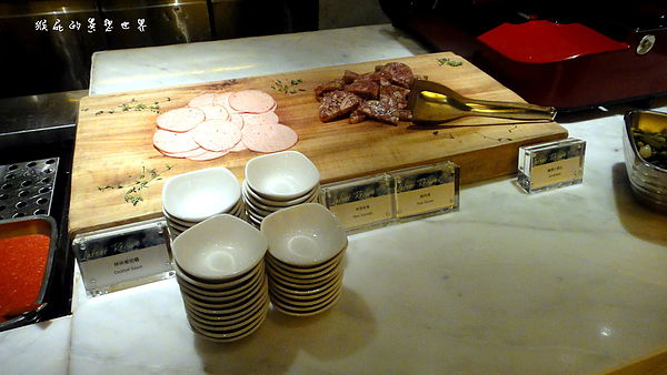 台北寒舍艾美酒店-探索廚房：【台北信義】超難訂位超夯BUFFET！台北寒舍艾美酒店-探索廚房！