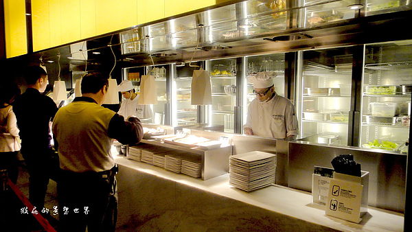 台北寒舍艾美酒店-探索廚房：【台北信義】超難訂位超夯BUFFET！台北寒舍艾美酒店-探索廚房！