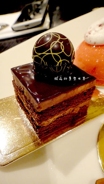 台北寒舍艾美酒店-探索廚房：【台北信義】超難訂位超夯BUFFET！台北寒舍艾美酒店-探索廚房！