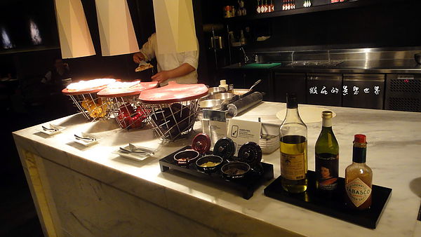 台北寒舍艾美酒店-探索廚房：【台北信義】超難訂位超夯BUFFET！台北寒舍艾美酒店-探索廚房！