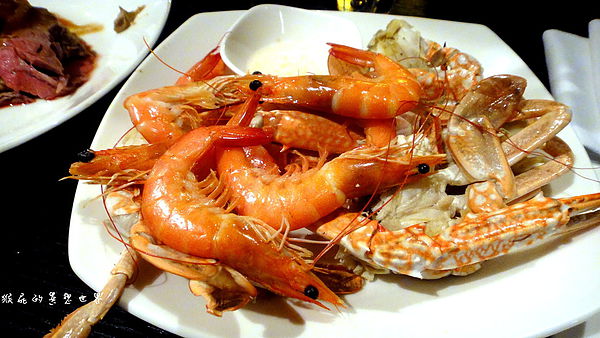 台北寒舍艾美酒店-探索廚房：【台北信義】超難訂位超夯BUFFET！台北寒舍艾美酒店-探索廚房！