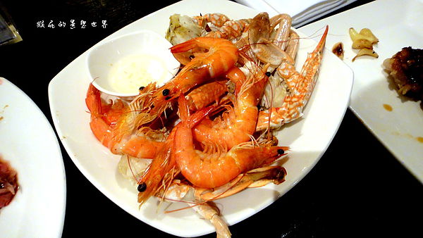 台北寒舍艾美酒店-探索廚房：【台北信義】超難訂位超夯BUFFET！台北寒舍艾美酒店-探索廚房！