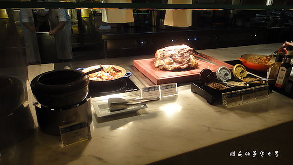 台北寒舍艾美酒店-探索廚房：【台北信義】超難訂位超夯BUFFET！台北寒舍艾美酒店-探索廚房！