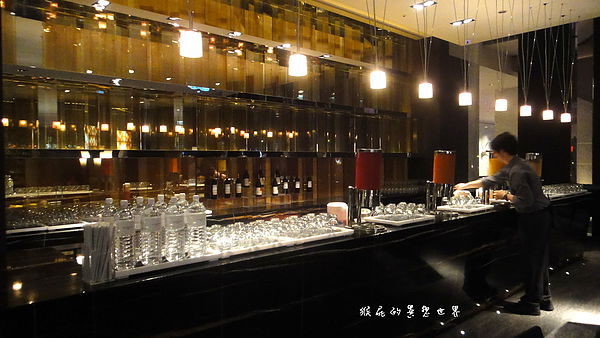 台北寒舍艾美酒店-探索廚房：【台北信義】超難訂位超夯BUFFET！台北寒舍艾美酒店-探索廚房！