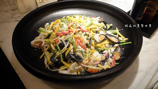 台北寒舍艾美酒店-探索廚房：【台北信義】超難訂位超夯BUFFET！台北寒舍艾美酒店-探索廚房！