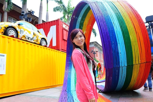 台北當代藝術館(MOCA Taipei)：【台北景點】台北當代藝術館~不用等雨過天晴~IG熱門打卡地標彩虹連結