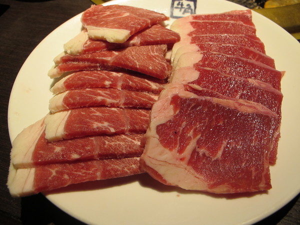 牛角日式炭火燒肉(復興店)：(食記)台北復興北路牛角日本燒肉店吃到飽。店員服務態度佳甜點表現亮眼。