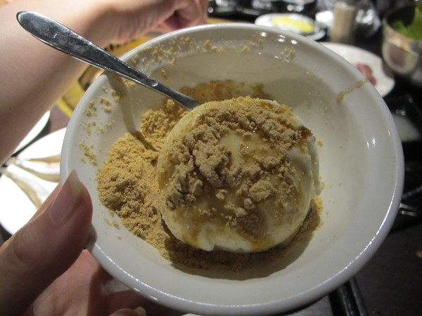 牛角日式炭火燒肉(復興店)：(食記)台北復興北路牛角日本燒肉店吃到飽。店員服務態度佳甜點表現亮眼。