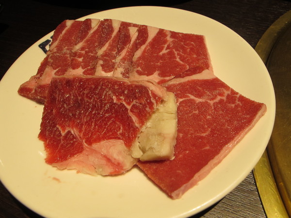牛角日式炭火燒肉(復興店)：(食記)台北復興北路牛角日本燒肉店吃到飽。店員服務態度佳甜點表現亮眼。