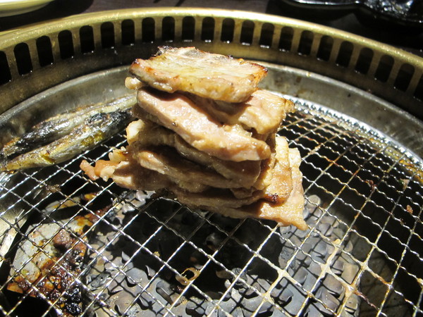 牛角日式炭火燒肉(復興店)：(食記)台北復興北路牛角日本燒肉店吃到飽。店員服務態度佳甜點表現亮眼。