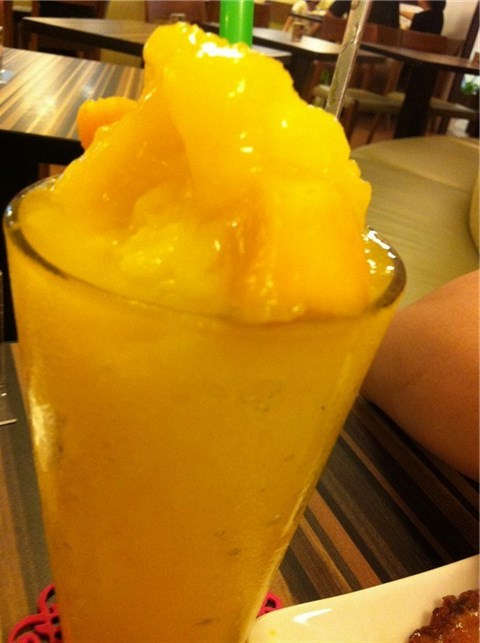 芒果冰沙 - 松山區的HANA momo Cafe)