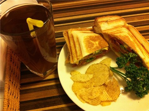 培根三明治 - 松山區的HANA momo Cafe)