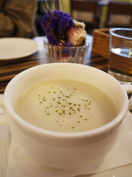 HANA momo Cafe：造訪Hana MOMO店～開始有鹹點和簡餐可選擇喲！