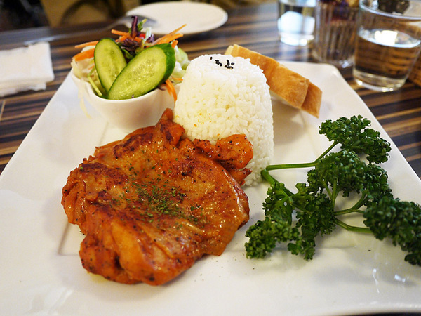 HANA momo Cafe：造訪Hana MOMO店～開始有鹹點和簡餐可選擇喲！