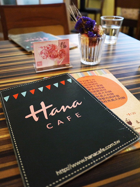 HANA momo Cafe：造訪Hana MOMO店～開始有鹹點和簡餐可選擇喲！