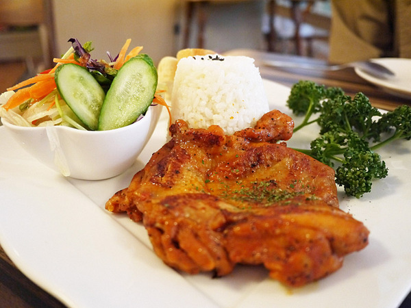 HANA momo Cafe：造訪Hana MOMO店～開始有鹹點和簡餐可選擇喲！