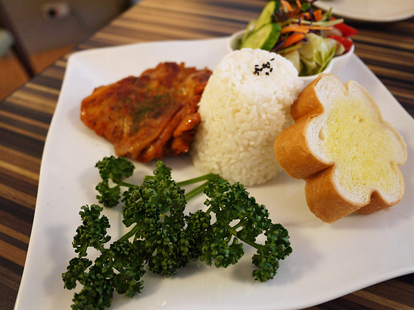 HANA momo Cafe：造訪Hana MOMO店～開始有鹹點和簡餐可選擇喲！