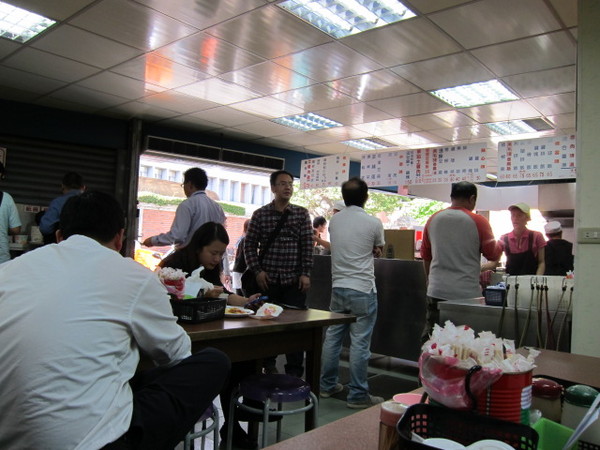 鄭姑媽：(台北)松山區 育達商職對面~ 雞排原創者之家-鄭姑媽