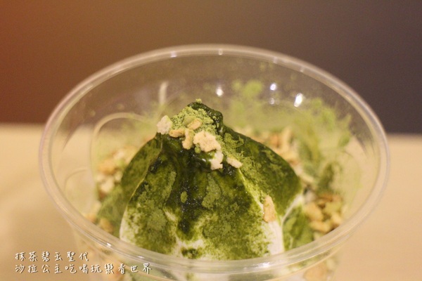 抹茶碧玉聖代：麥當勞抹茶新冰品『抹茶碧玉聖代』冰炫風限期第二杯半價