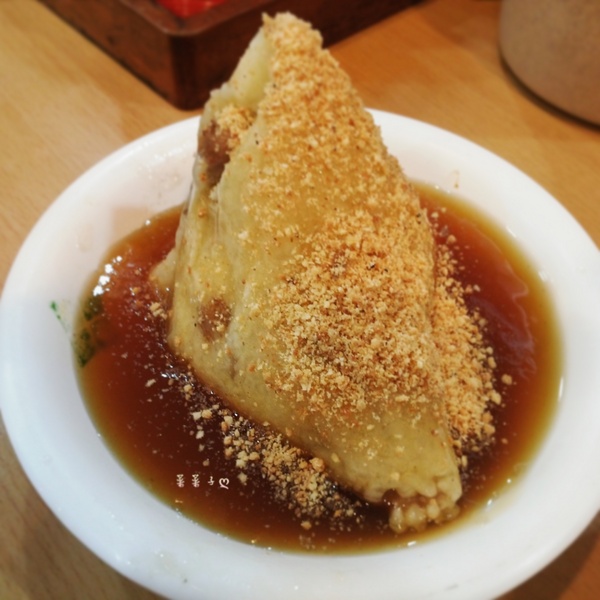王記府城肉粽(西寧店)：[台北西門町] 鬧區中的傳統小吃攤 ♥『王記府城肉粽』♥ 台北也能吃到道地南部粽