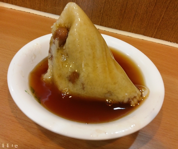 王記府城肉粽(西寧店)：[台北西門町] 鬧區中的傳統小吃攤 ♥『王記府城肉粽』♥ 台北也能吃到道地南部粽