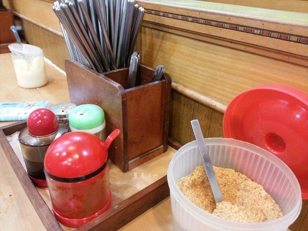 王記府城肉粽(西寧店)：[台北西門町] 鬧區中的傳統小吃攤 ♥『王記府城肉粽』♥ 台北也能吃到道地南部粽