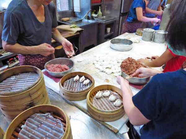 【台北美食】圓山老崔蒸包-不同於一般麵皮與內餡的蒸包