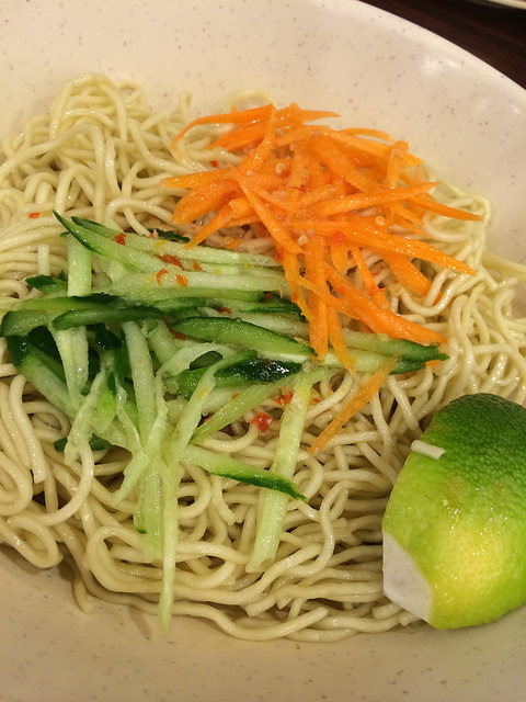 林文必涼麵(大直店)：[夏日涼麵特輯]PART3炎炎夏日除了吃冰.玩水消暑~中午大熱天食慾不振的時候,最適合吃涼麵了！大直林文必涼麵~