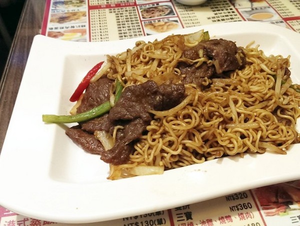 HONG KONG茶水攤(南京旗艦店)：《中山區》HONG KONG茶水攤│香濃花生醬~配上港式蝦米腸粉ღ ×平價港式茶餐廳