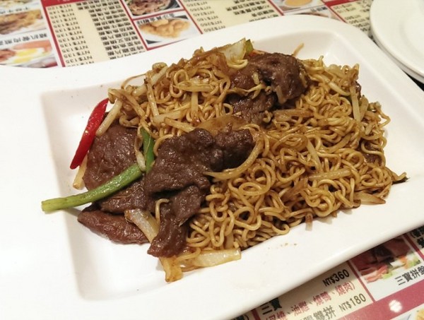 HONG KONG茶水攤(南京旗艦店)：《中山區》HONG KONG茶水攤│香濃花生醬~配上港式蝦米腸粉ღ ×平價港式茶餐廳