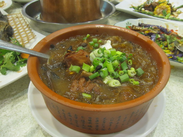 東北金稻子酸白菜火鍋：東北金稻子酸白菜火鍋 - 推薦酸白菜火鍋~