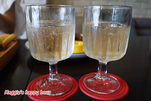 水牛城美式餐廳 BFLO:【水牛城美式餐廳 BFLO】超豪邁的炭烤戰斧豬排。招牌水牛城酸辣雞翅