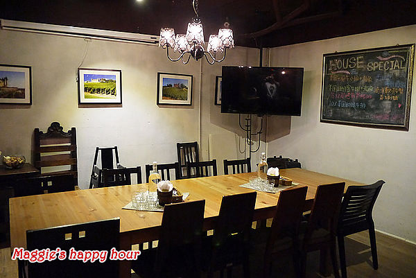 水牛城美式餐廳 BFLO:【水牛城美式餐廳 BFLO】超豪邁的炭烤戰斧豬排。招牌水牛城酸辣雞翅