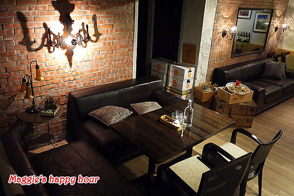 水牛城美式餐廳 BFLO:【水牛城美式餐廳 BFLO】超豪邁的炭烤戰斧豬排。招牌水牛城酸辣雞翅