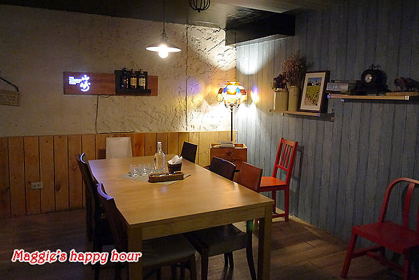 水牛城美式餐廳 BFLO:【水牛城美式餐廳 BFLO】超豪邁的炭烤戰斧豬排。招牌水牛城酸辣雞翅