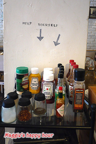 水牛城美式餐廳 BFLO:【水牛城美式餐廳 BFLO】超豪邁的炭烤戰斧豬排。招牌水牛城酸辣雞翅