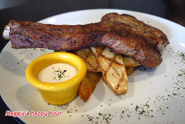 水牛城美式餐廳 BFLO:【水牛城美式餐廳 BFLO】超豪邁的炭烤戰斧豬排。招牌水牛城酸辣雞翅